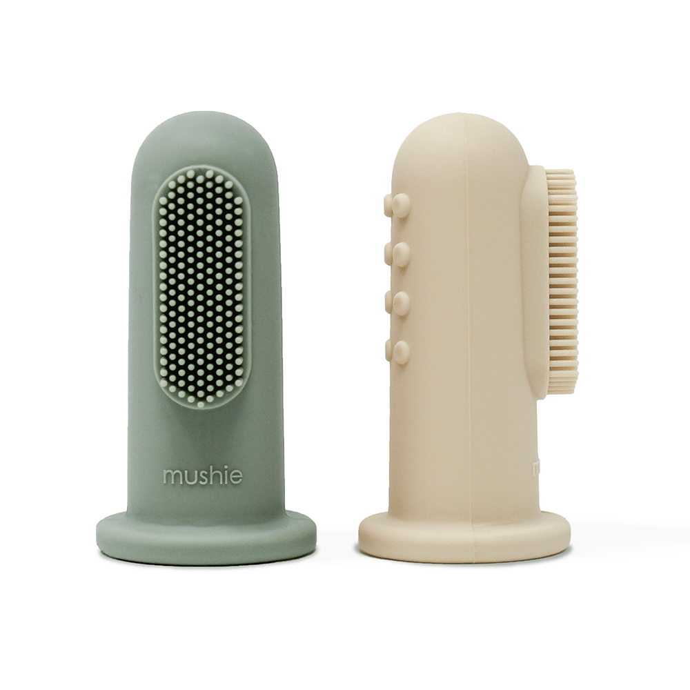 brosse à dents bébé brosse à doigt Mushie sage + sand