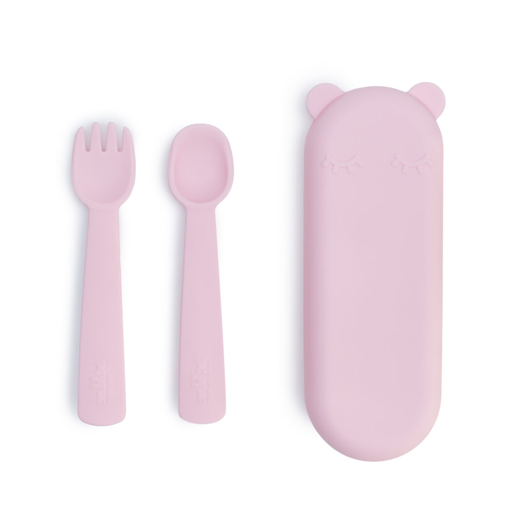 Couverts bébé en silicone avec étui de rangement rose pâle we might be tiny