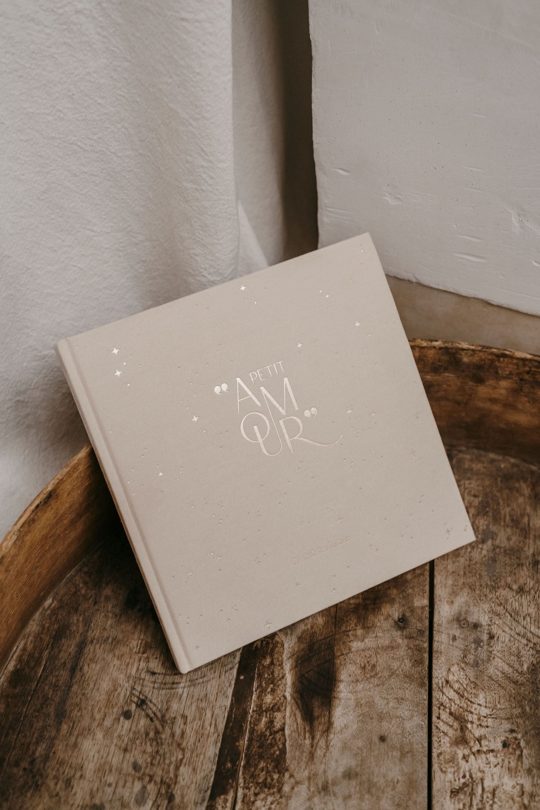 livre de naissance lin petit amour beige zakuw adapté aux familles homoparentales monoparentales souvenirs grossesse