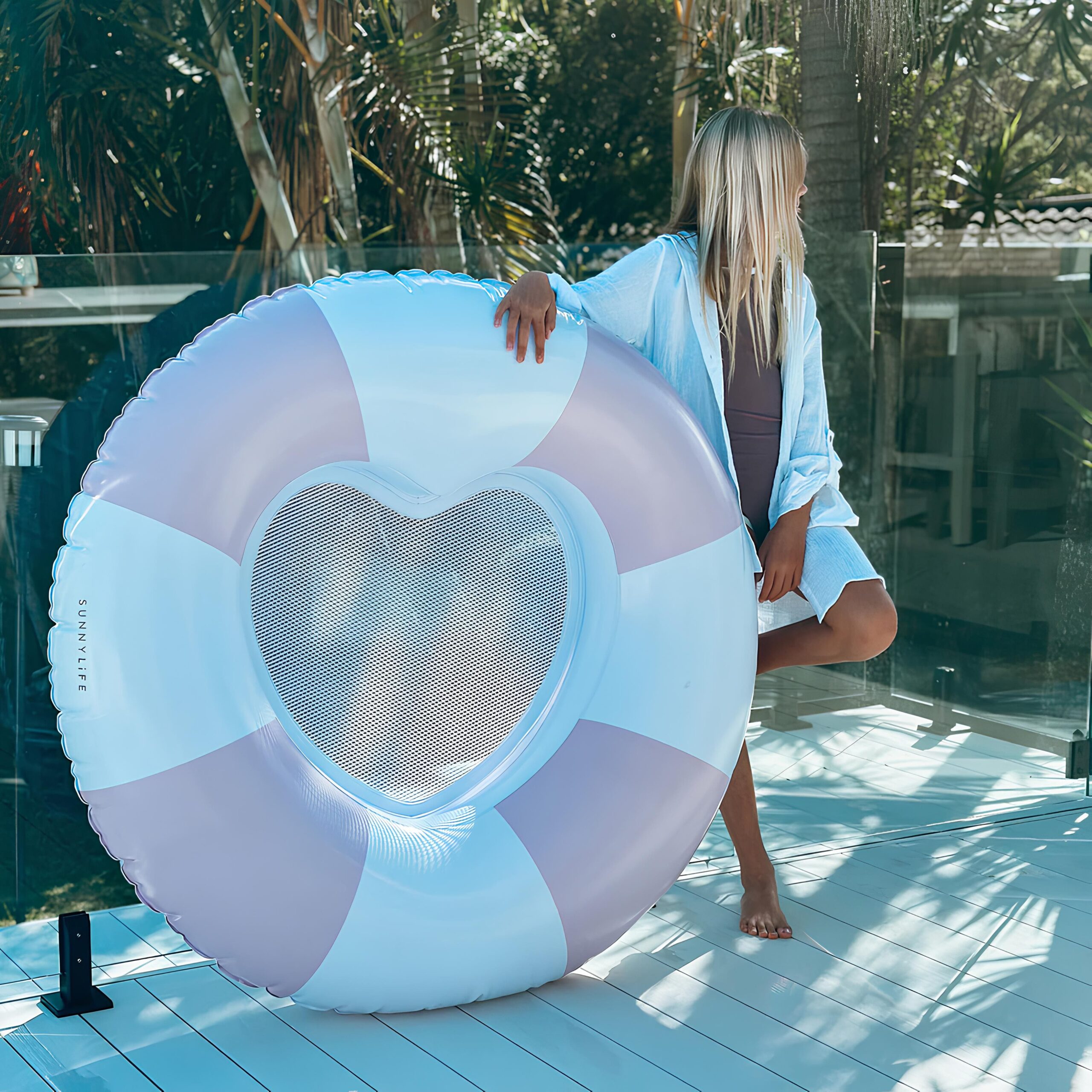 bouée coeur gonflable pool ring rose et blanc rayures pastels sunny life
